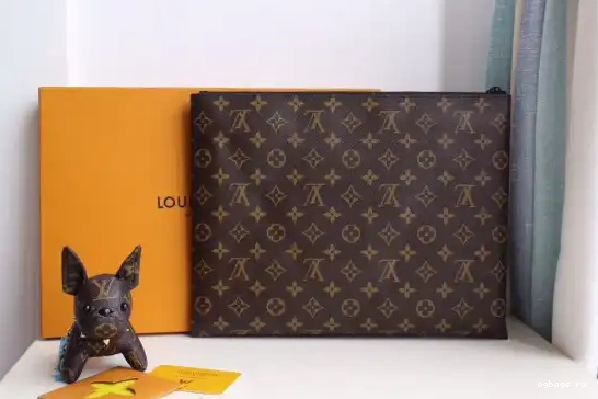 LOUIS CLUTCH VUITTON 0210