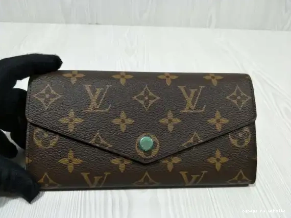 VUITTON SARAH LOUIS WALLET 0207