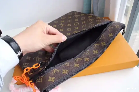 LOUIS CLUTCH VUITTON 0210