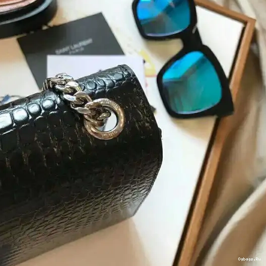 YSL KATE MEDIUM 0220