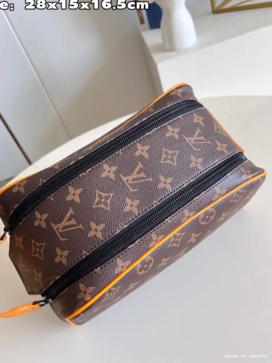 LOUIS DOPP VUITTON TOILET KIT POUCH 0210