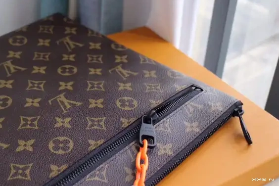 LOUIS CLUTCH VUITTON 0210